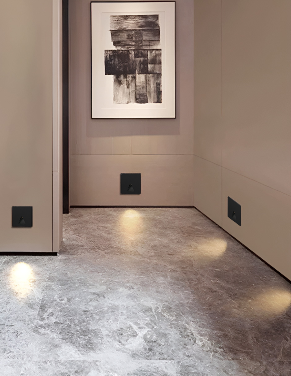 LUZ DE CORTESÍA CUADRADO APERTURA TRIANGULAR 3000K 60º NEGRO